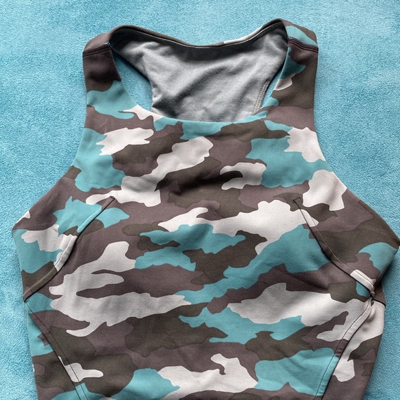 Lululemon invigorate tank 6 - Picture 2 of 3